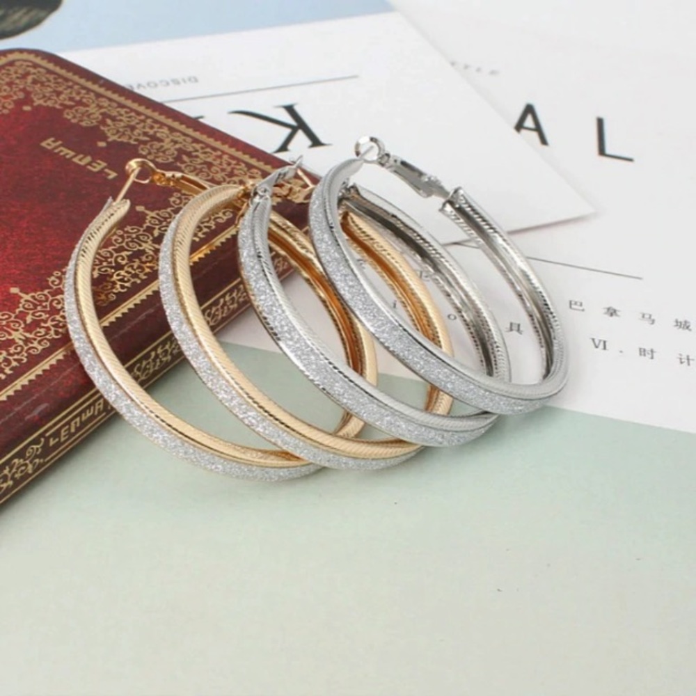 NEW!๐๐BIG! PRETTY! SPARKLE HOOPS! SILVERY!๐๐ - Picture 3 of 7